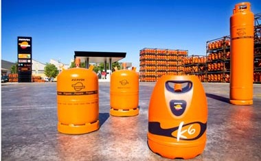 Botellas de Repsol Gas en planta tras actualización de carrusel de llenado realizada por Masiste en instalaciones industriales